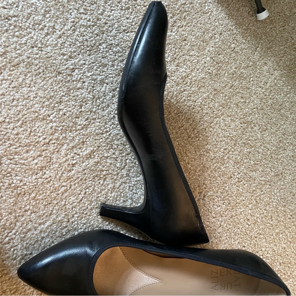 Naturalized black heels